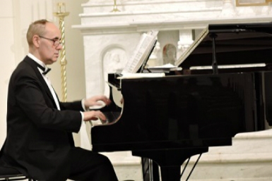 Buổi hòa nhạc 'Avec Charme' của nghệ sĩ dương cầm và organ người Úc được công chúng yêu mến
