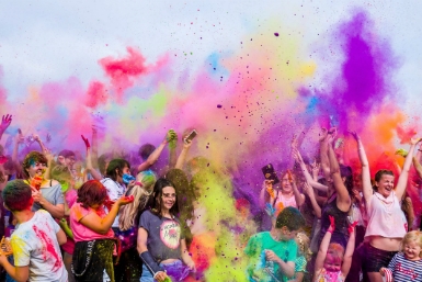 Melbourne rực rỡ sắc màu trong lễ hội Holi của người Ấn Độ